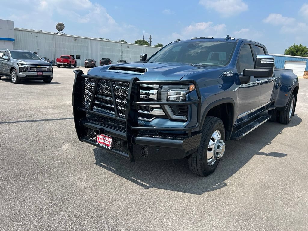 Used 2025 Chevrolet Silverado 3500 High Country AWD/4WD image 3