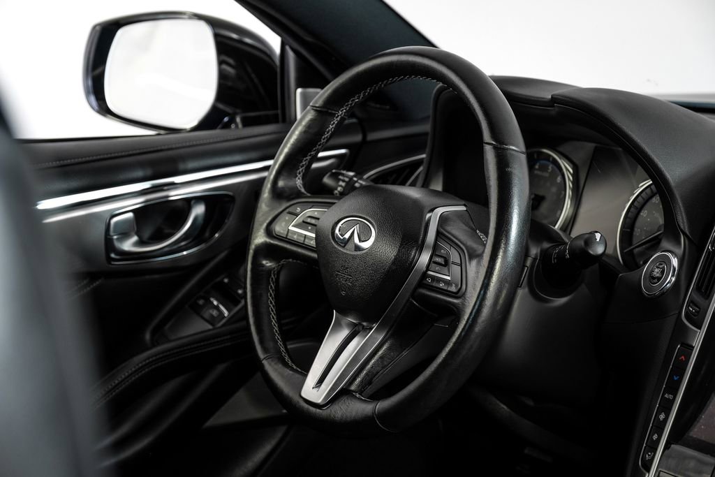 Used 2019 INFINITI Q60 3.0t Luxe w/ Essential Package image 13