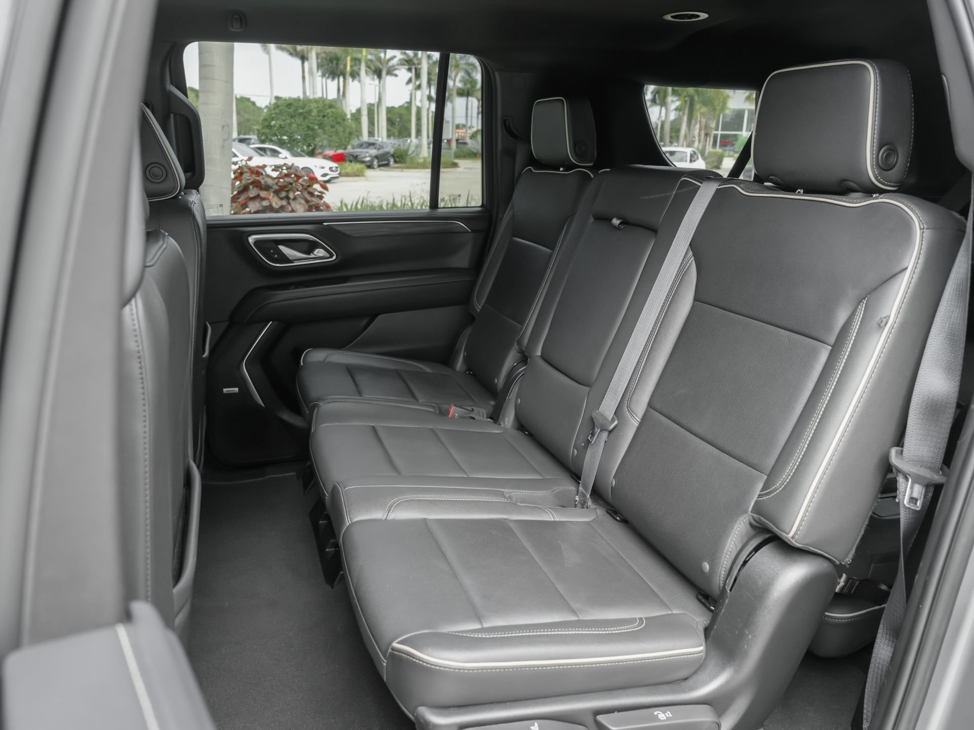 Used 2024 GMC Yukon XL SLT RWD image 34