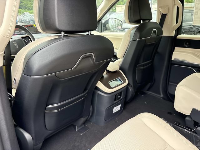 New 2027 Lincoln Navigator Premiere AWD/4WD image 16