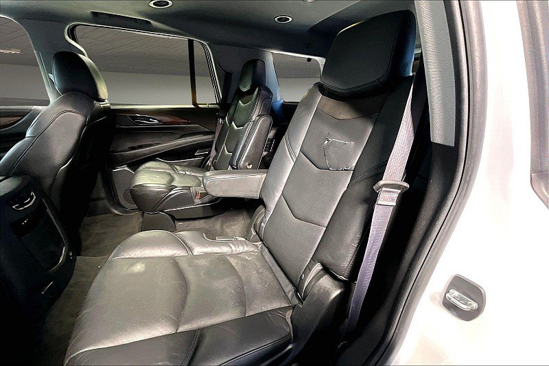 Used 2016 Cadillac Escalade Luxury AWD/4WD image 22