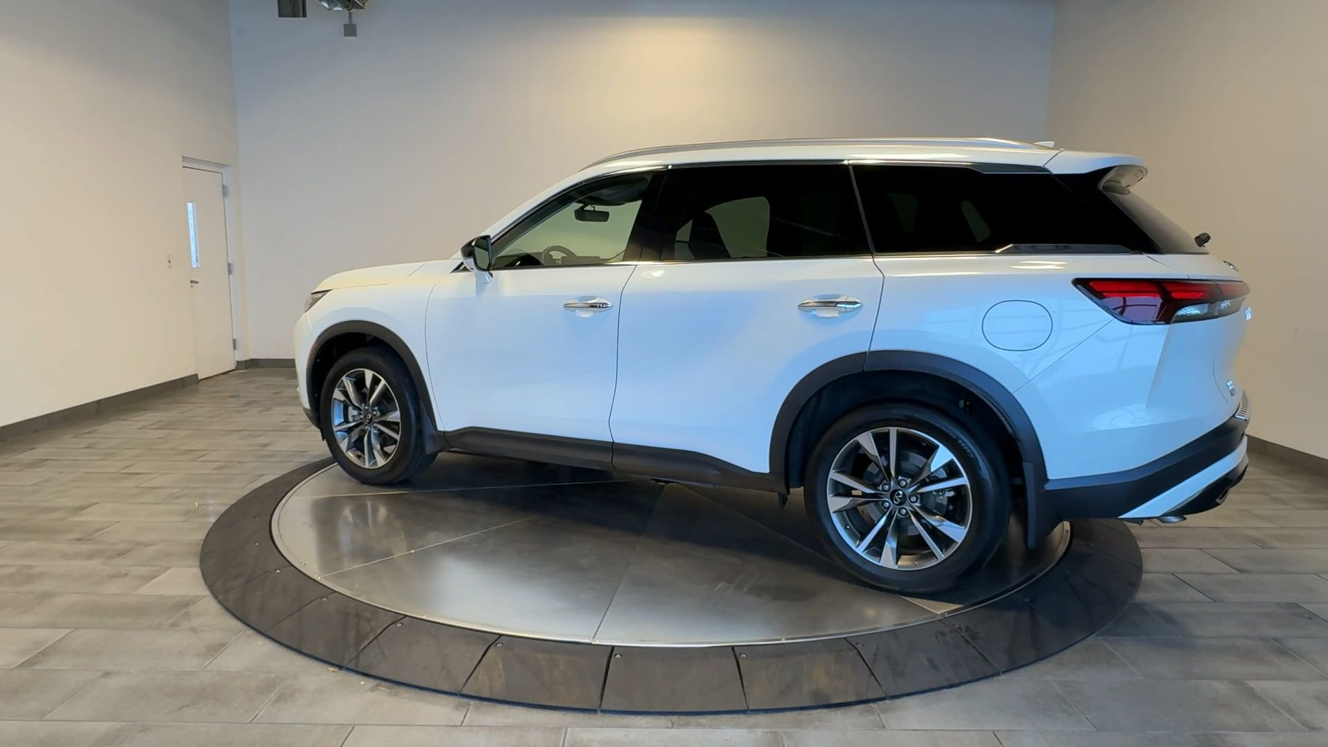 Certified 2025 INFINITI QX60 Luxe w/ Cargo Package AWD/4WD image 6