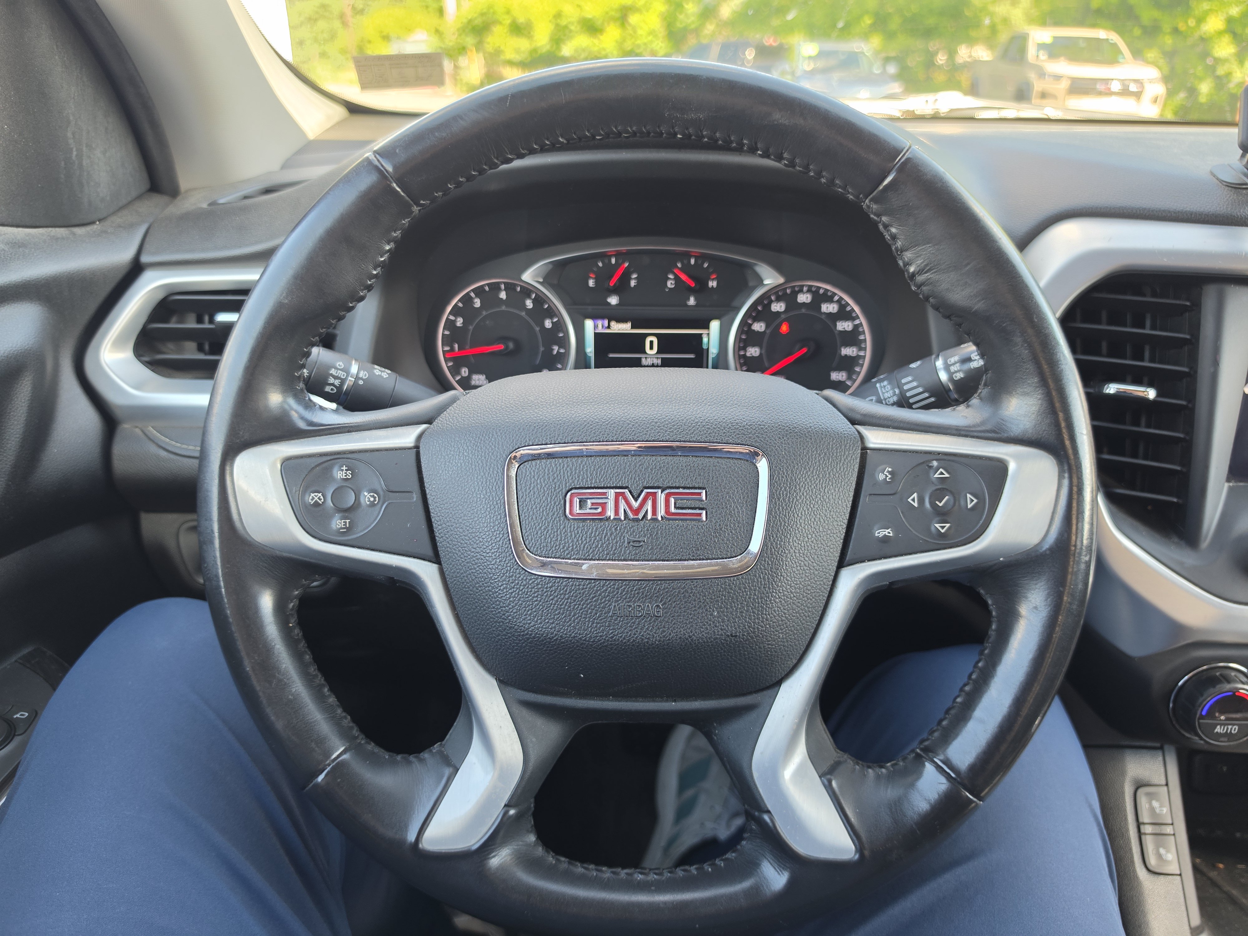 Used 2018 GMC Acadia SLT AWD/4WD image 12