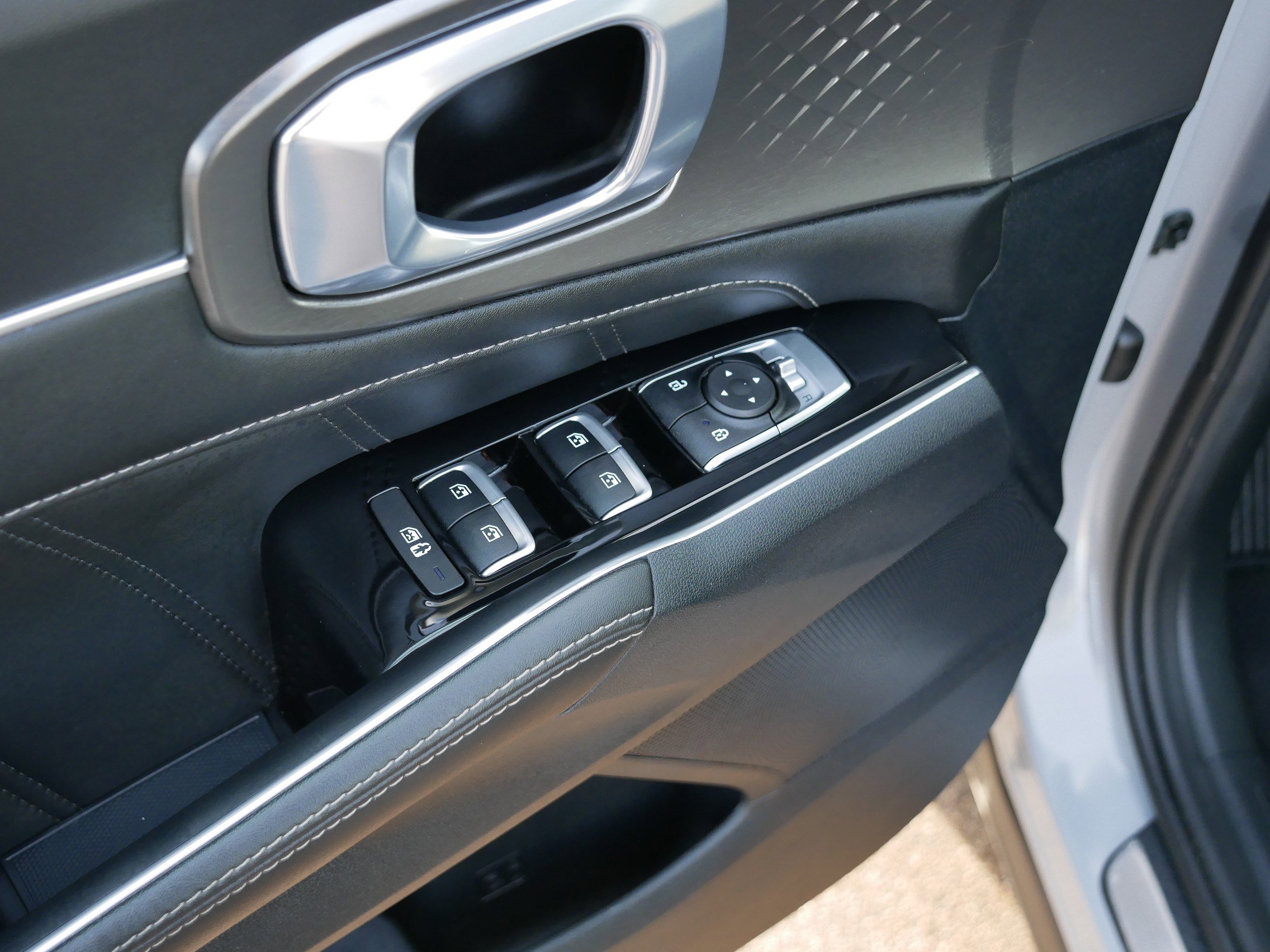 Certified 2022 Kia Sorento SX image 19