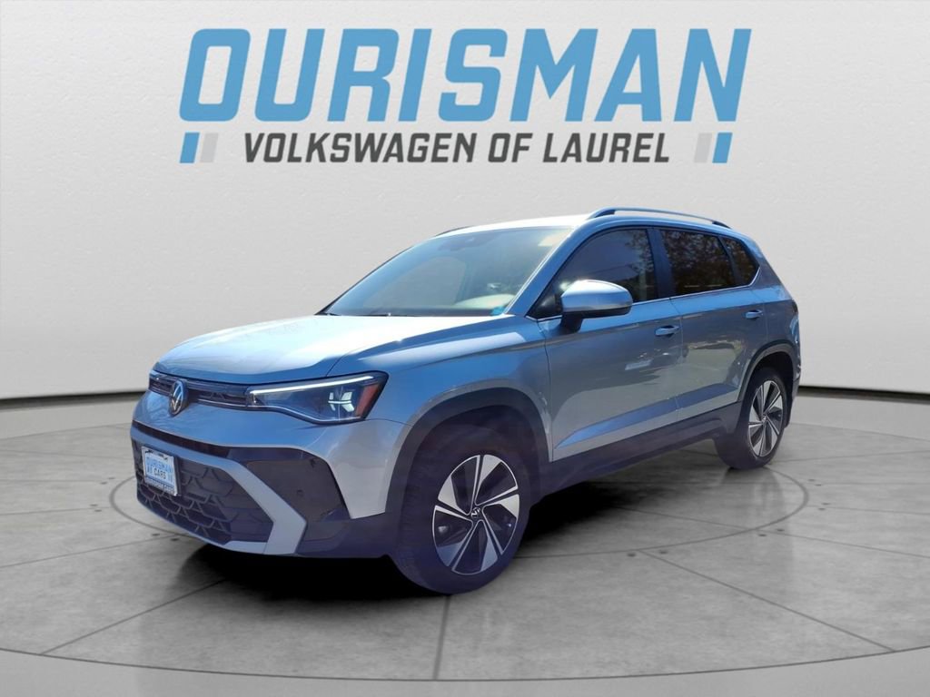 Certified 2025 Volkswagen Taos SE image 3