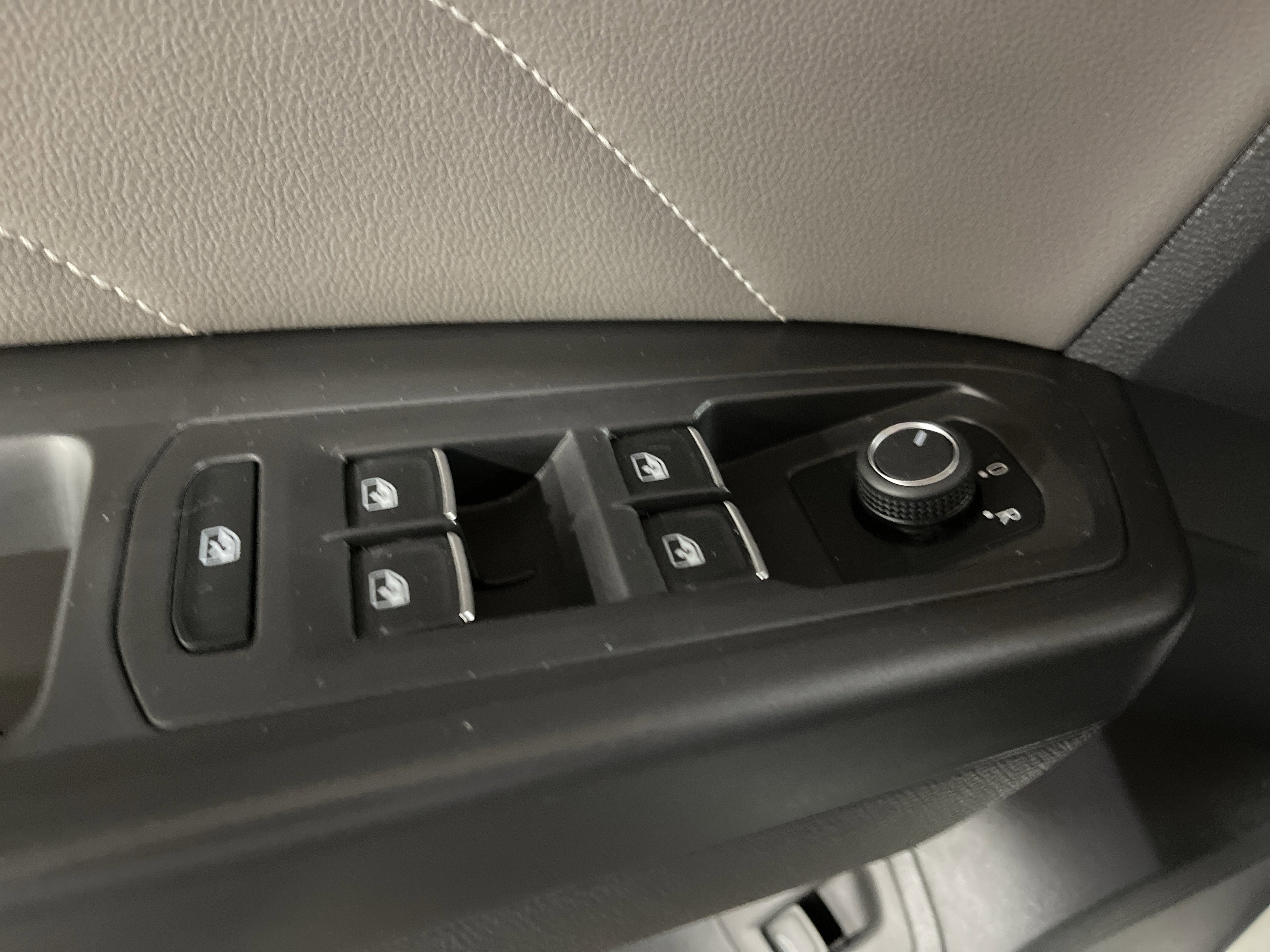 Used 2023 Volkswagen Atlas SE image 9