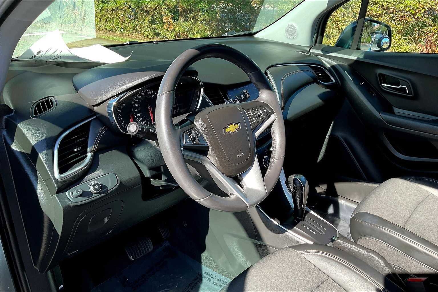 Certified 2021 Chevrolet Trax LT w/ Driver Confidence Package image 13