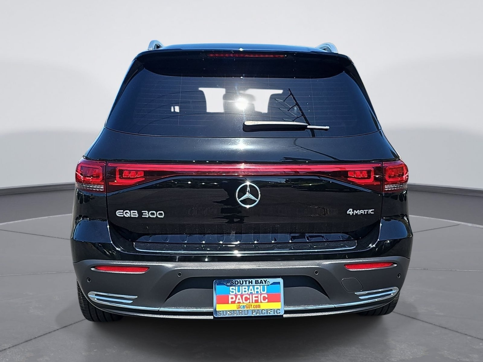 Used 2023 Mercedes-Benz EQB 300 4MATIC image 4
