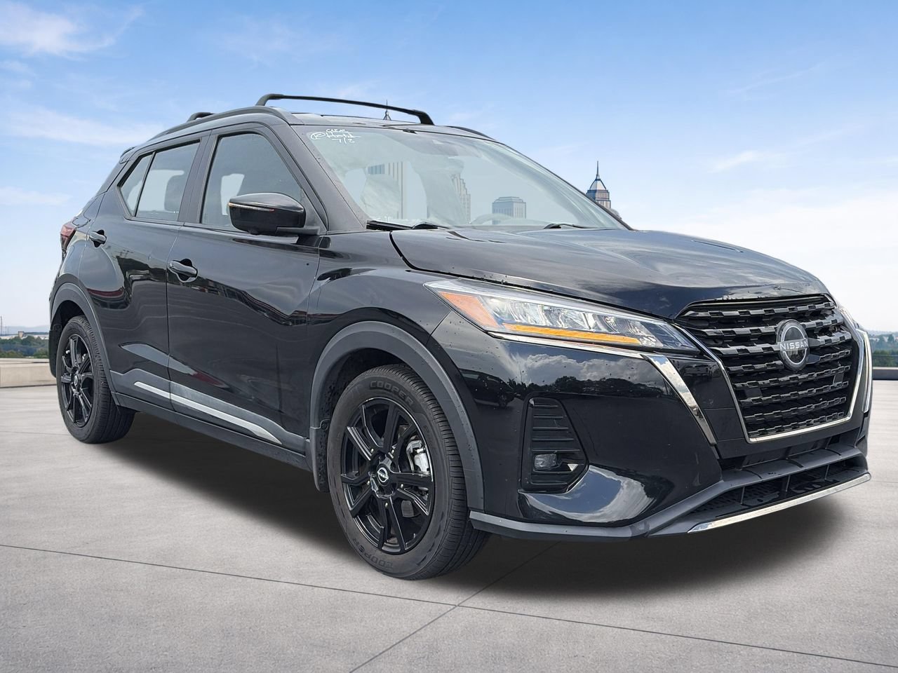 Used 2022 Nissan Kicks SR w/ Interior Electronics Package FWD image 7