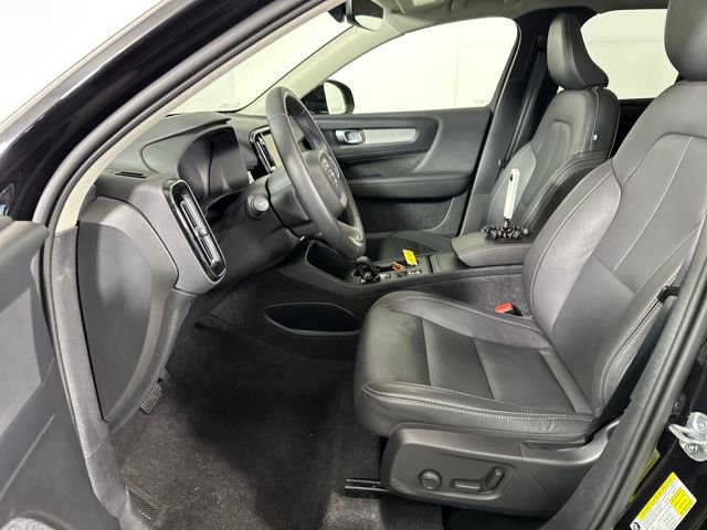 Used 2025 Volvo XC40 B5 Core image 11