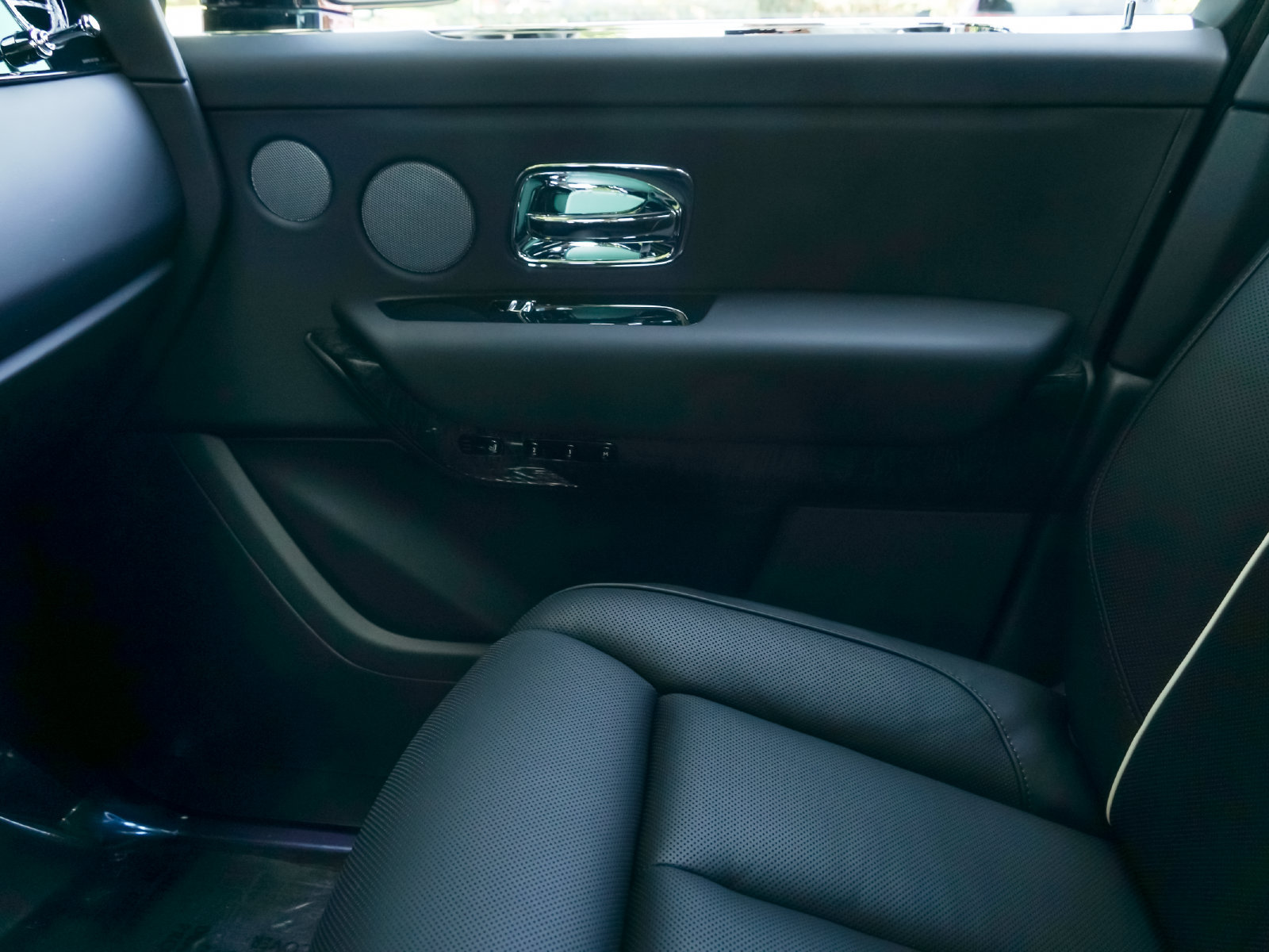 New 2027 Rolls-Royce Cullinan AWD/4WD image 16