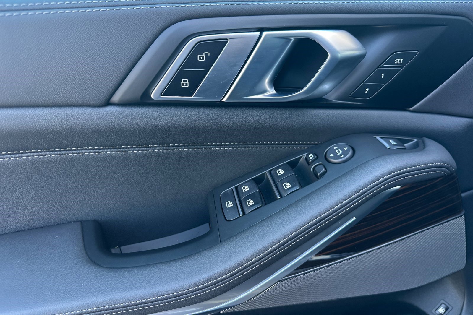 Used 2026 BMW X5 xDrive50e w/ M Sport Package image 12