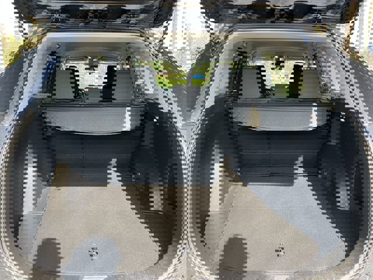 Used 2022 Toyota RAV4 XLE w/ Carpet Mat Package (TMS) image 33