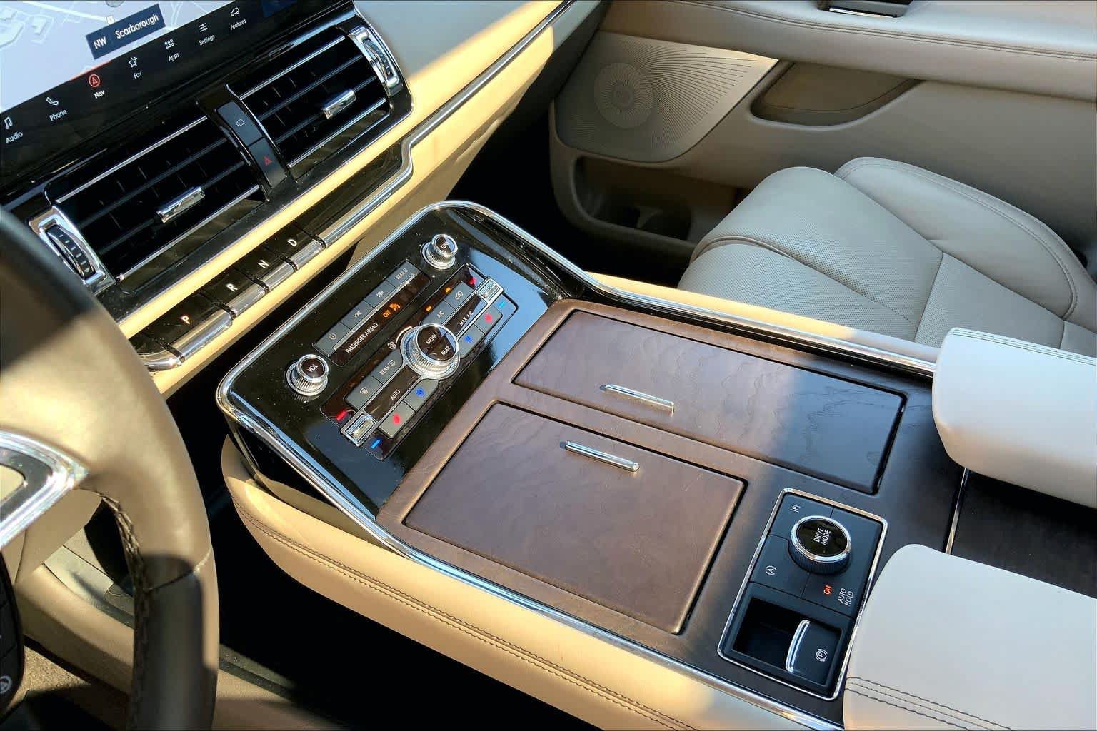 Used 2024 Lincoln Navigator Reserve AWD/4WD image 17