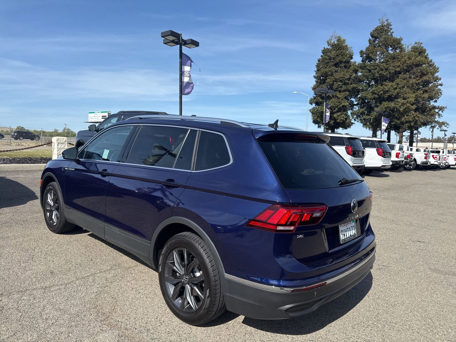 Used 2022 Volkswagen Tiguan SE FWD image 4