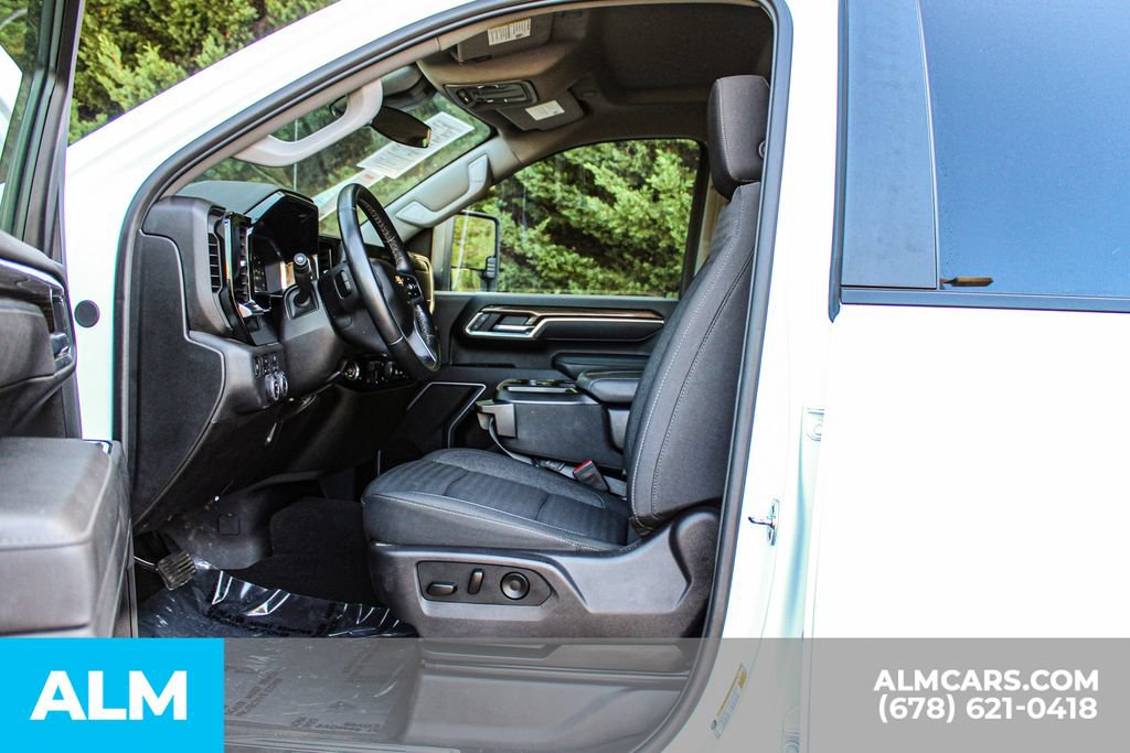 Used 2025 Chevrolet Silverado 2500 LT w/ Convenience Package AWD/4WD image 16