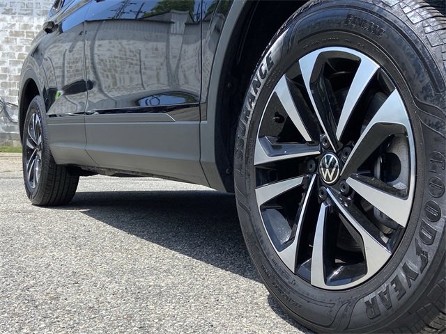 Used 2024 Volkswagen Tiguan S image 10
