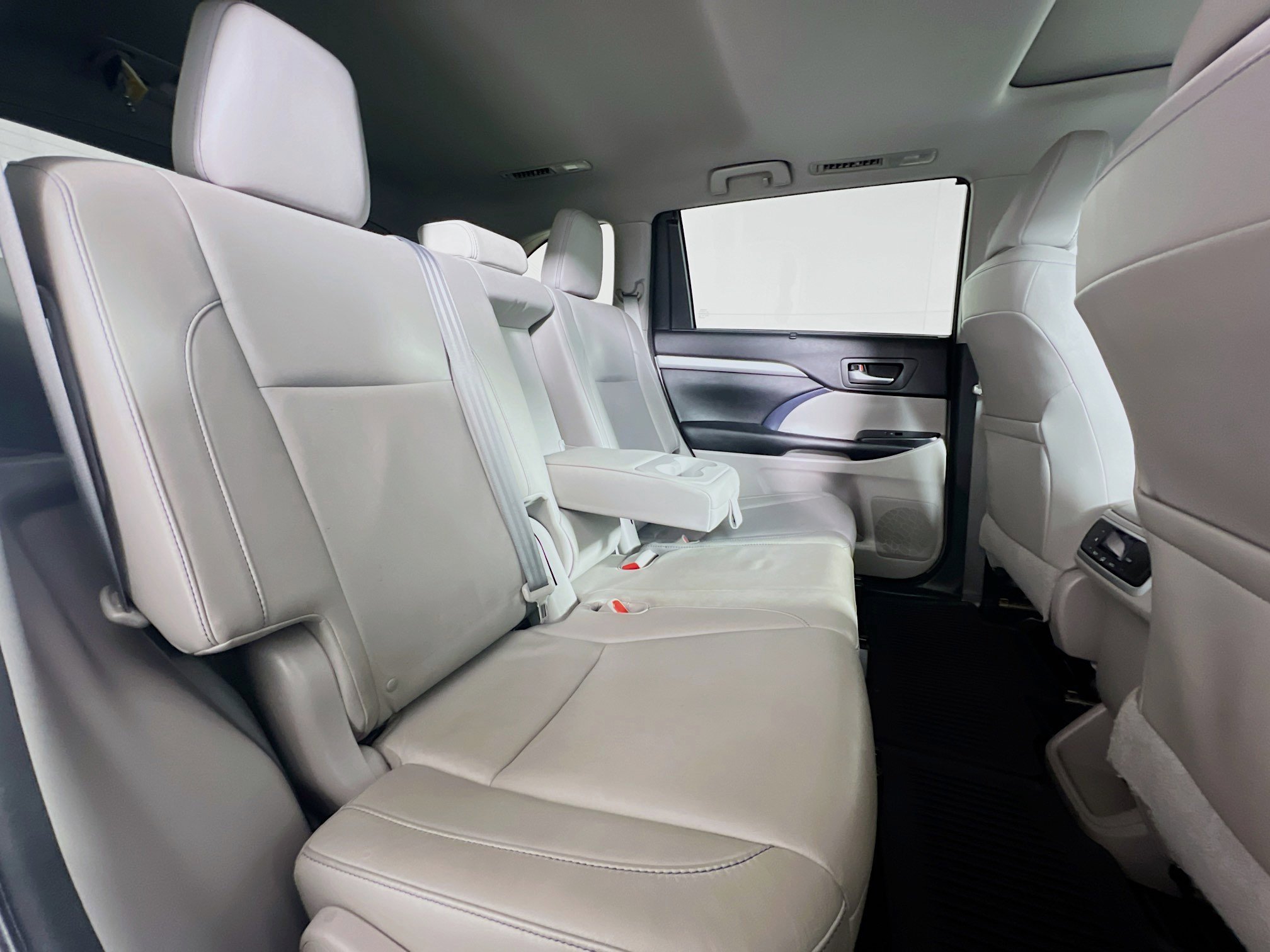 Used 2015 Toyota Highlander XLE image 24