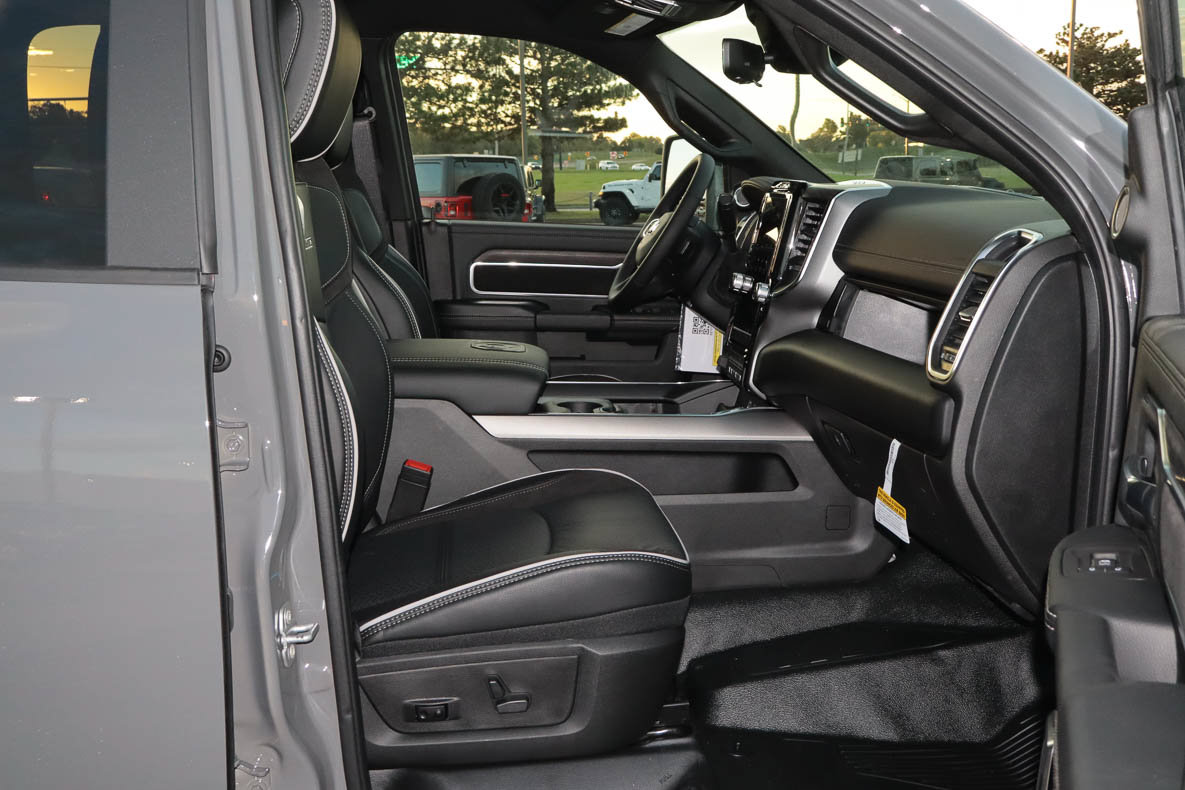 New 2027 RAM 5500 4x4 Crew Cab w/ Laramie Trim Package image 24