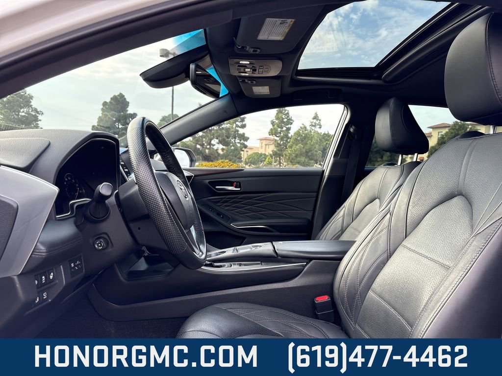 Used 2022 Toyota Avalon Limited image 10