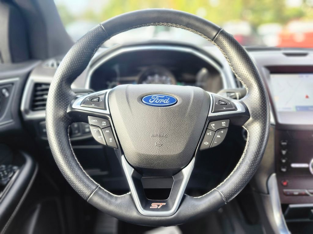 Certified 2020 Ford Edge ST w/ Cold Weather Package image 26