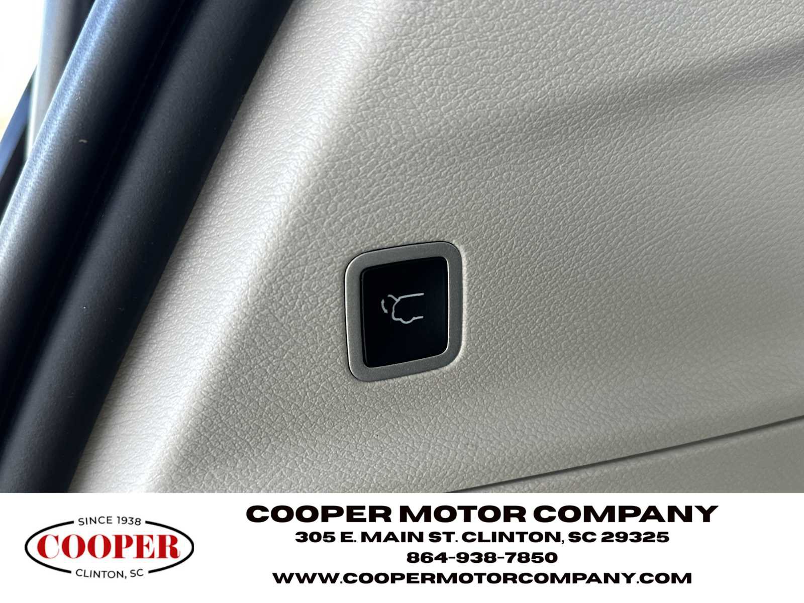 Used 2023 Chrysler Voyager LX image 18