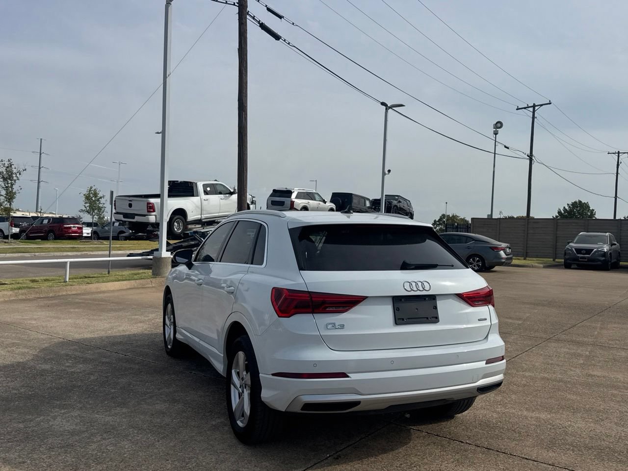 Used 2020 Audi Q3 2.0T Premium w/ Convenience Package AWD/4WD image 15
