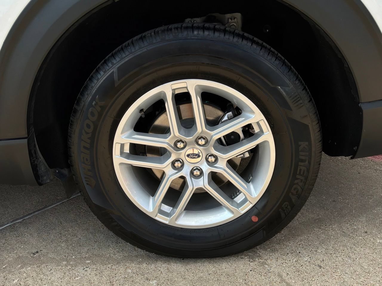Used 2026 Ford Explorer Active RWD image 9