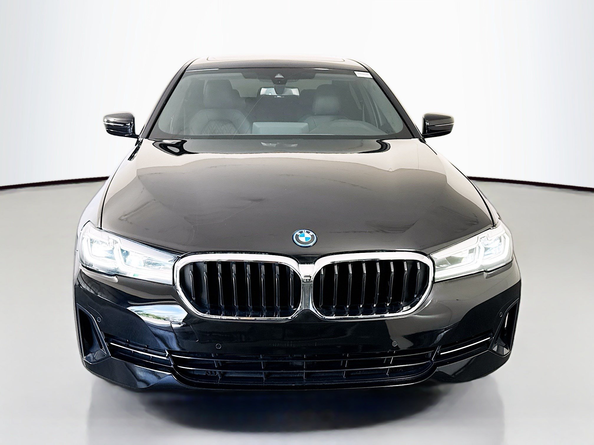 Used 2023 BMW 530e w/ Convenience Package RWD image 2
