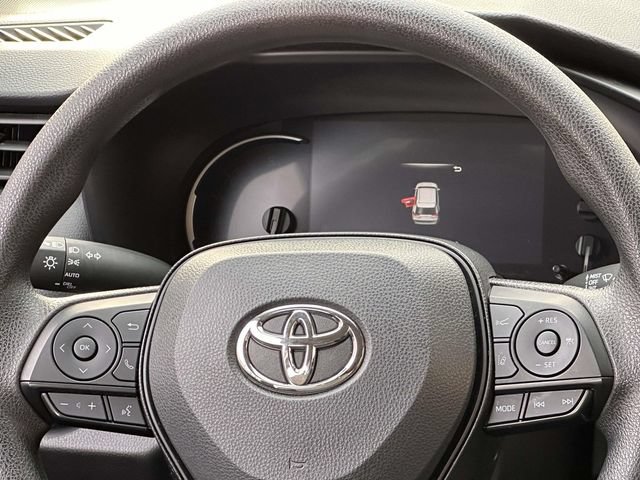 Used 2025 Toyota RAV4 XLE AWD/4WD image 23