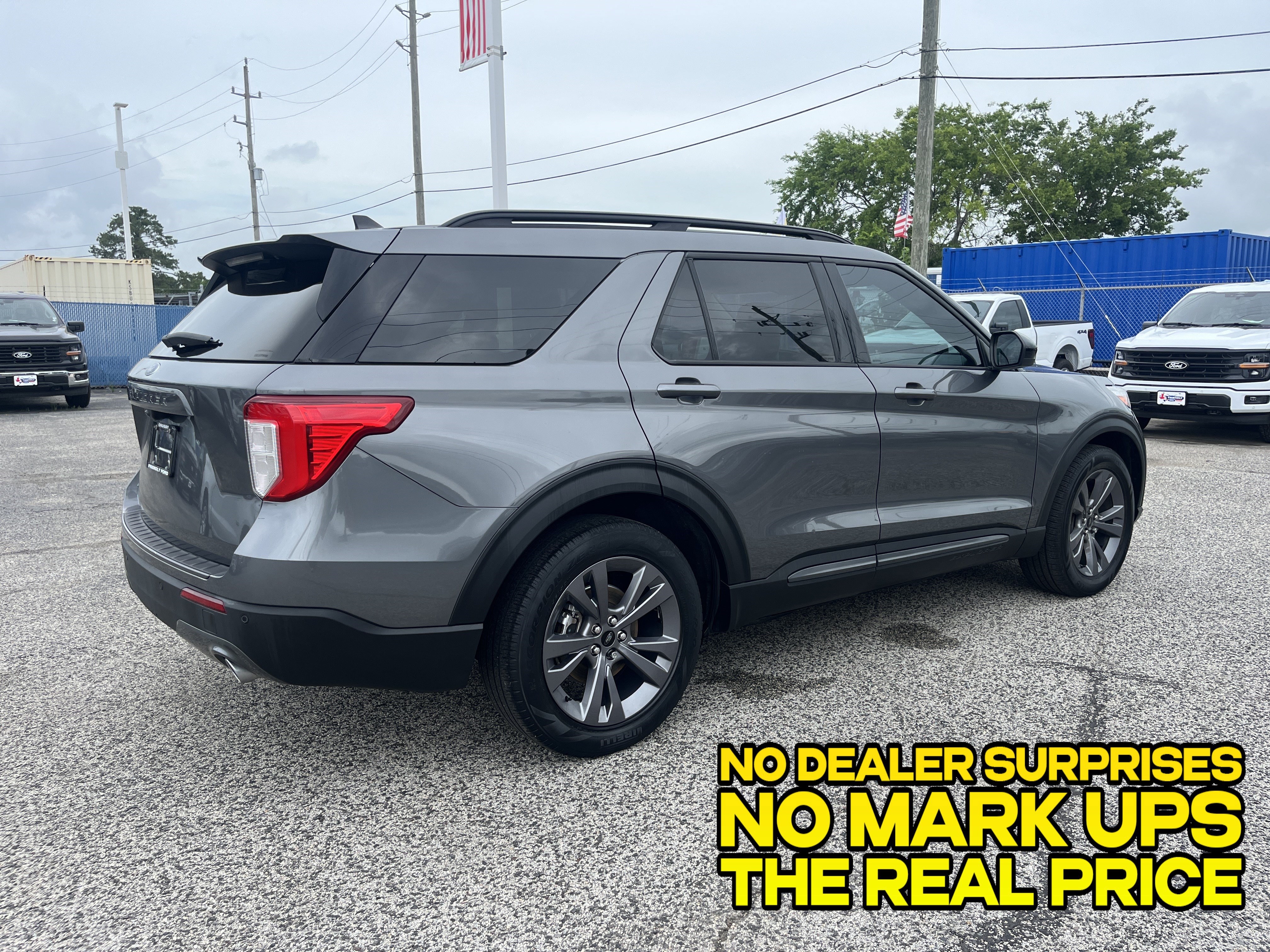 Used 2023 Ford Explorer XLT w/ Equipment Group 202A RWD image 2