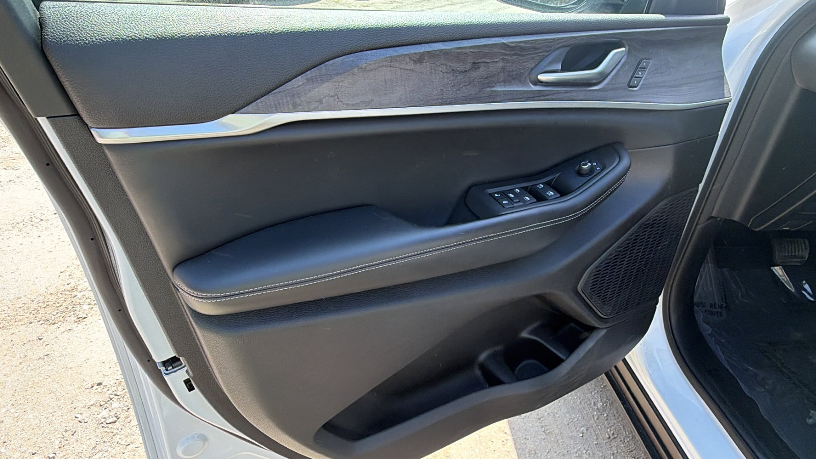 Used 2024 Jeep Grand Cherokee L Limited image 14