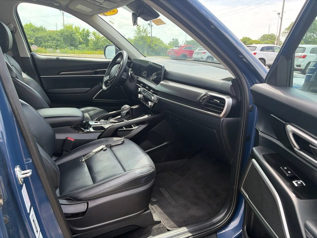 Used 2025 Kia Telluride S AWD/4WD image 11