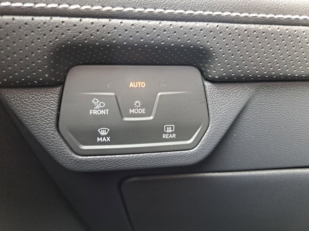 Used 2025 Volkswagen Atlas SE image 15