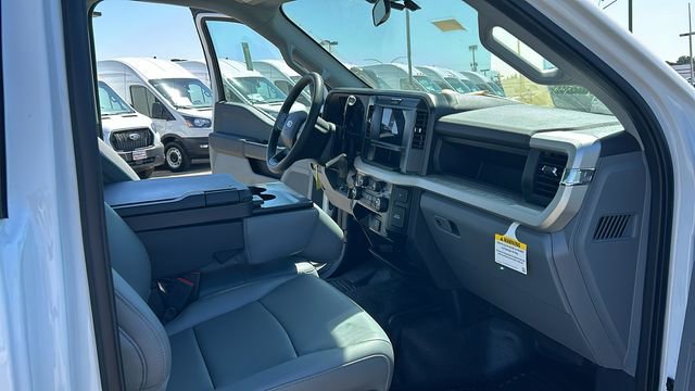 New 2025 Ford F550 4x4 Regular Cab Super Duty image 18