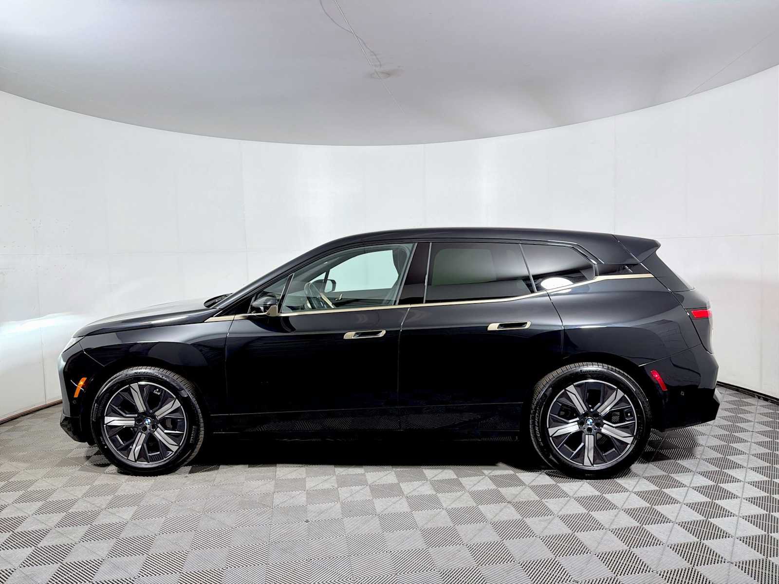 Used 2026 BMW iX xDrive60 AWD/4WD image 4