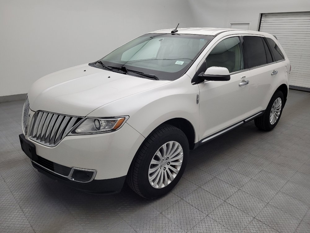 Used 2014 Lincoln MKX FWD image 2