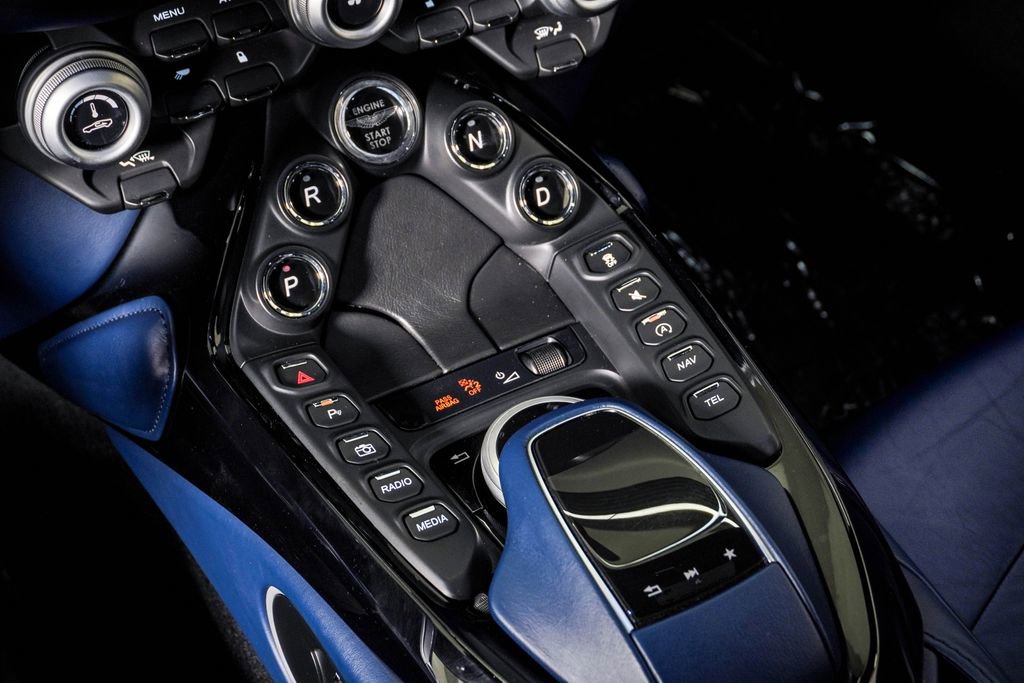 Used 2019 Aston Martin V8 Vantage Coupe image 30