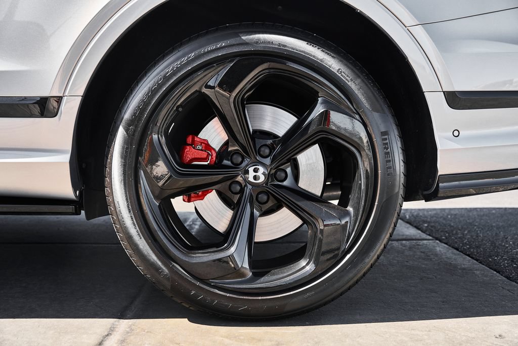 Used 2025 Bentley Bentayga AWD/4WD image 19