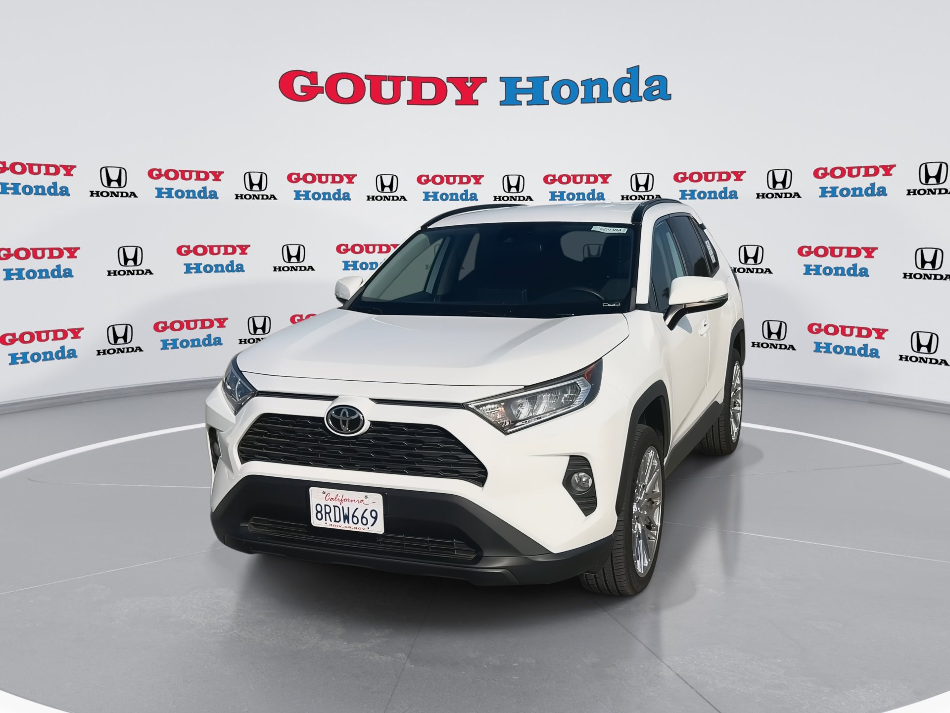 Used 2020 Toyota RAV4 XLE image 4
