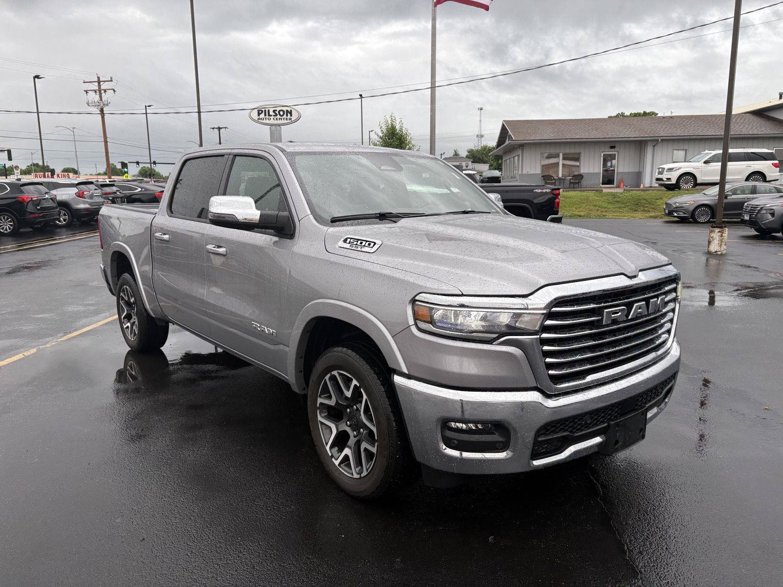 Used 2025 RAM 1500 Laramie AWD/4WD image 2