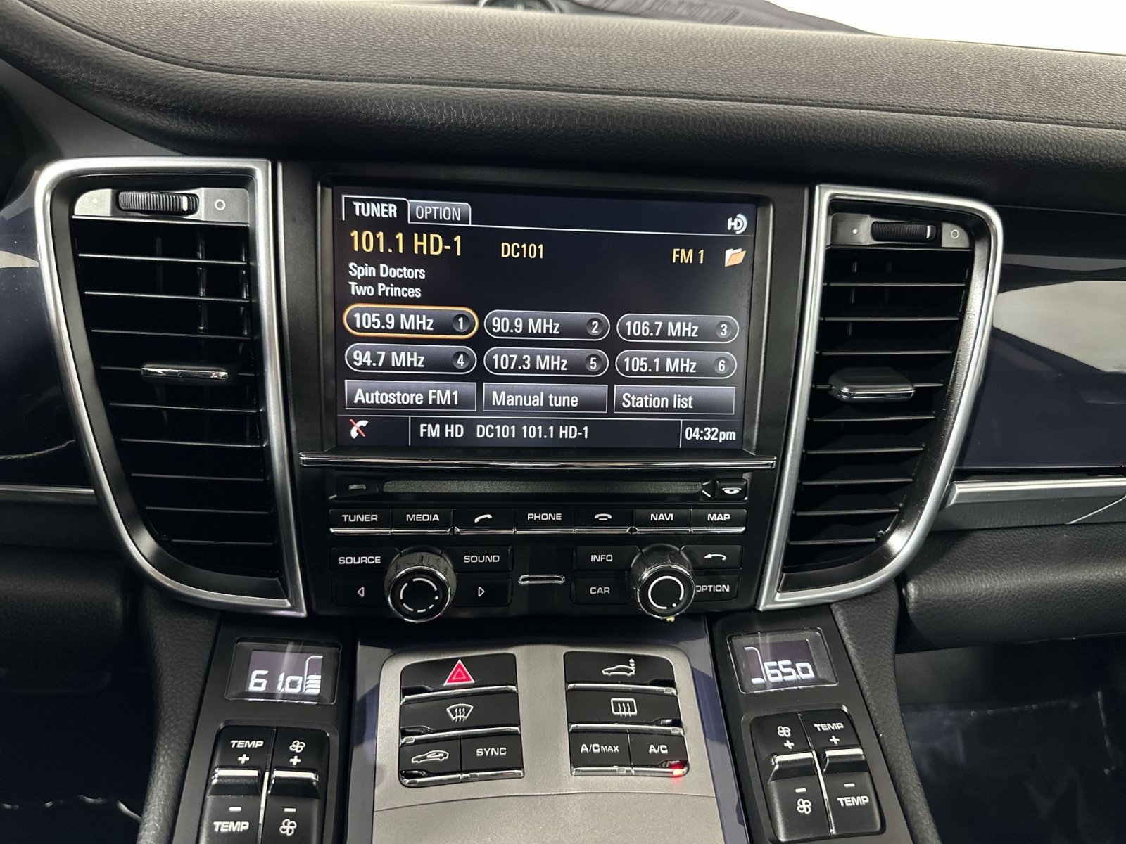 Used 2016 Porsche Panamera RWD image 18