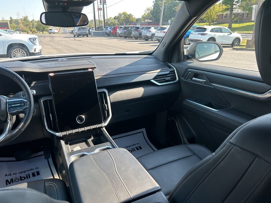 Used 2024 GMC Acadia Elevation image 18