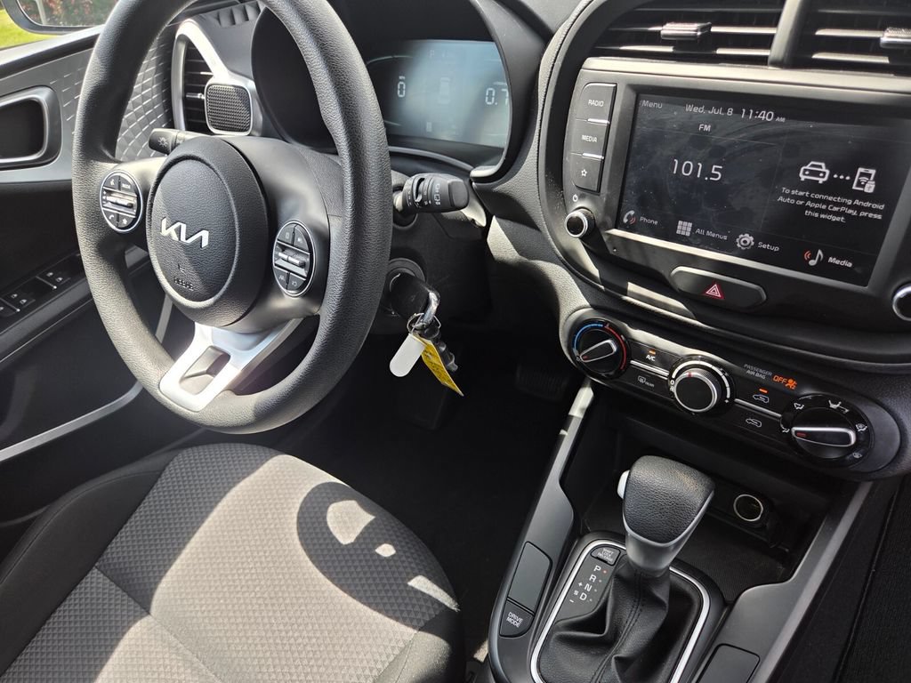 Used 2025 Kia Soul LX w/ LX Technology Package FWD image 31
