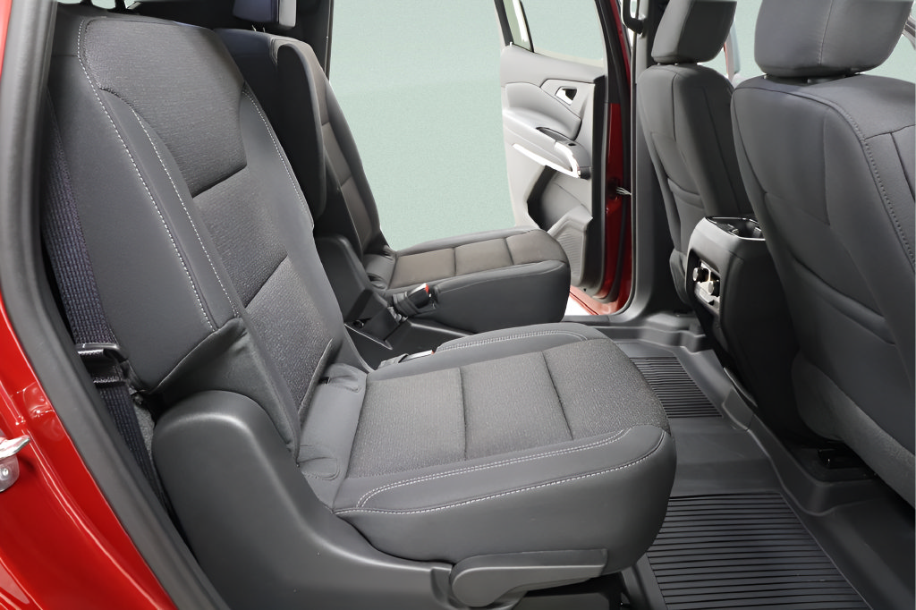 New 2027 Chevrolet Traverse LT w/ Midnight/Sport Edition FWD image 30