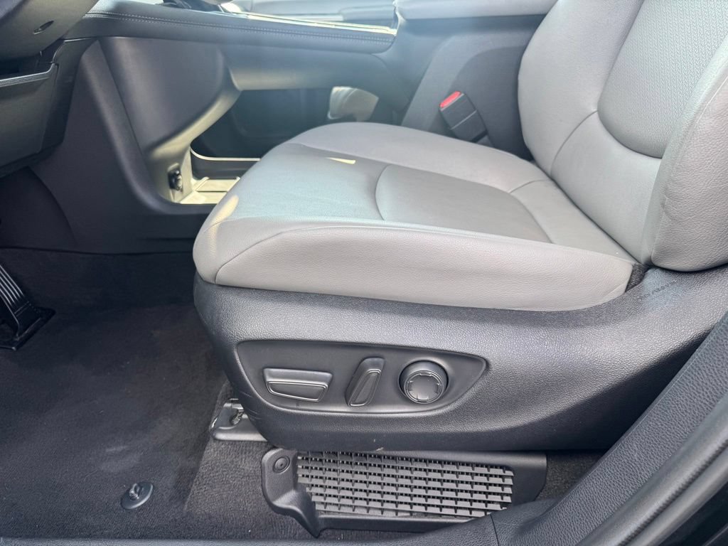 Used 2026 Toyota Sienna XLE FWD image 6