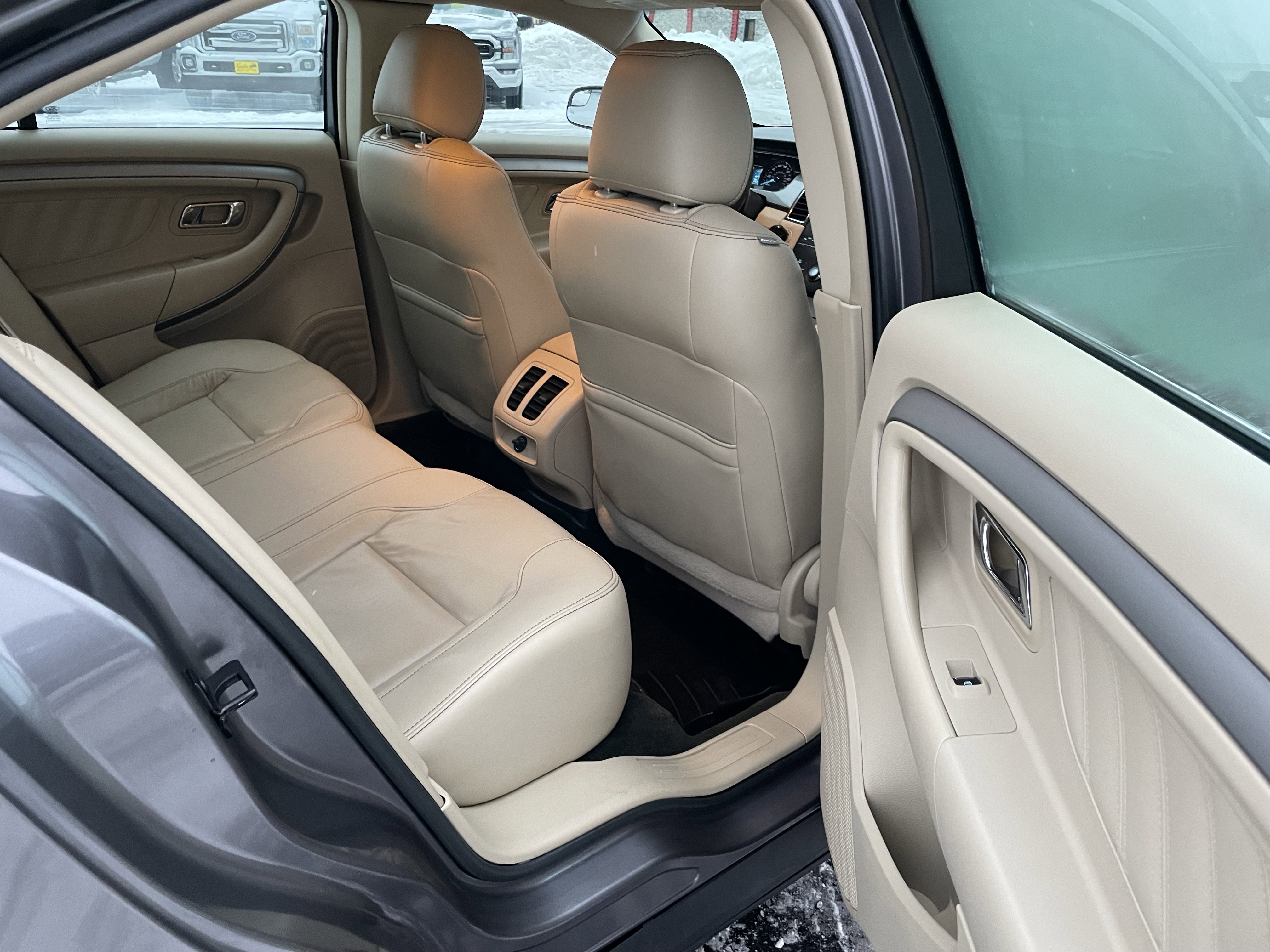 Used 2014 Ford Taurus SEL w/ Equipment Group 201A image 26