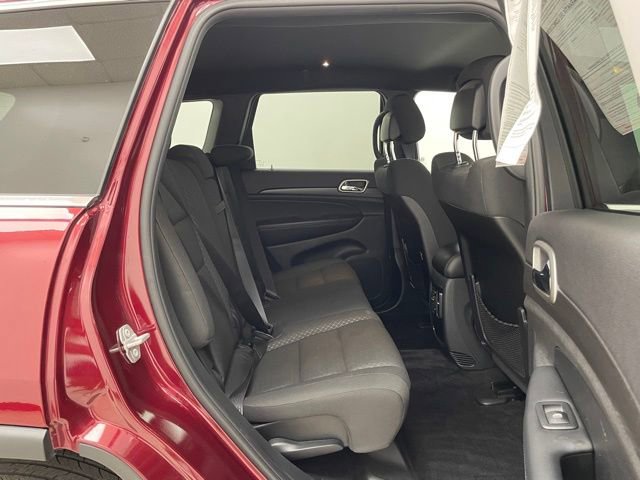 Used 2018 Jeep Grand Cherokee Laredo AWD/4WD image 16