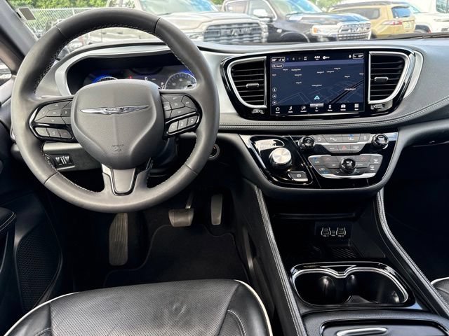 Used 2025 Chrysler Pacifica Limited FWD image 24
