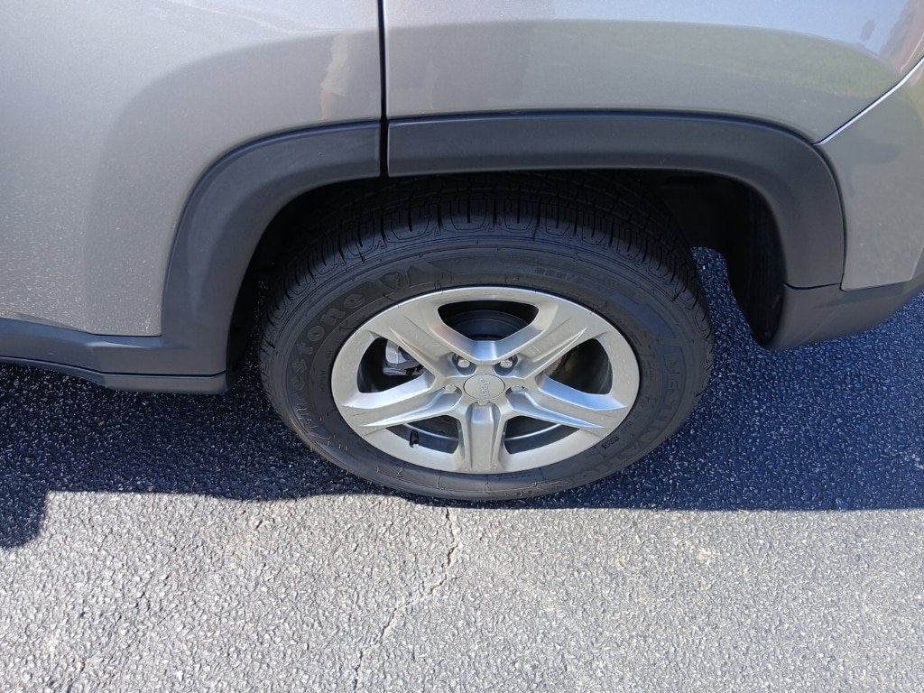 Certified 2024 Jeep Compass Latitude AWD/4WD image 16